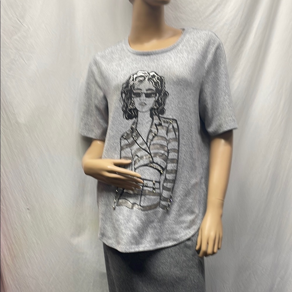 Love & Luxe Women's Gray Graphic Short Sleeve Top